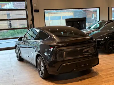 Tesla Model Y Long Range Premium AWD — SUV électrique haute performance, quasi neuf — Miniatura 23