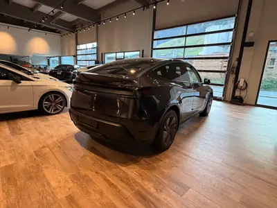 Tesla Model Y Long Range Premium AWD — SUV électrique haute performance, quasi neuf — Miniatura 22