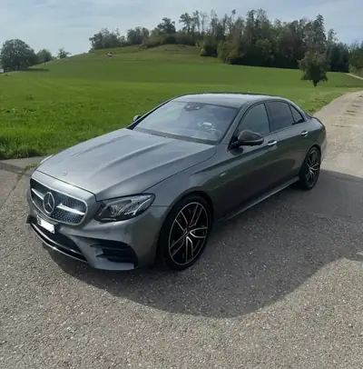 Mercedes-Benz E 53 AMG 4Matic+ — Berline sportive 457 ch, très peu kilométrée — côté
