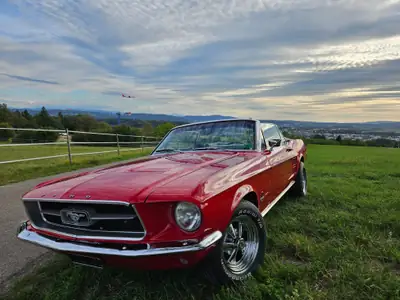 Ford Mustang 1967 Cabriolet V8 — Légende américaine rouge, moteur 289cui, importée des USA — fianco