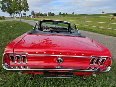 Ford Mustang 1967 Cabriolet V8 — Légende américaine rouge, moteur 289cui, importée des USA — cruscotto