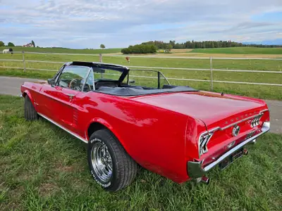 Ford Mustang 1967 Cabriolet V8 — Légende américaine rouge, moteur 289cui, importée des USA — interni