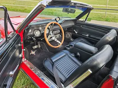 Ford Mustang 1967 Cabriolet V8 — Légende américaine rouge, moteur 289cui, importée des USA — Miniatura 7