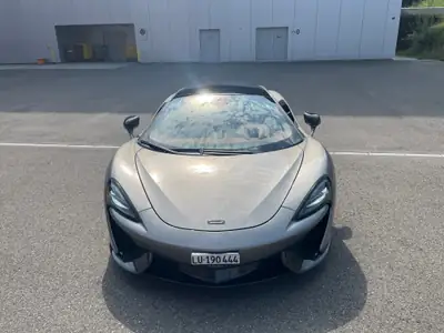 McLaren 570GT — Supercars britannique, package carbone complet, faibles kilomètres — côté