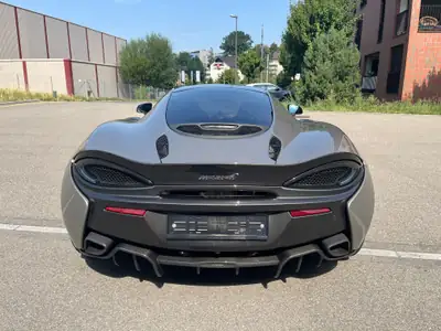 McLaren 570GT — Supercars britannique, package carbone complet, faibles kilomètres — arrière