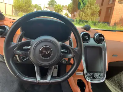 McLaren 570GT — Supercars britannique, package carbone complet, faibles kilomètres — détail