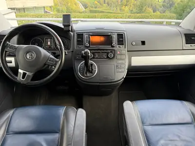 VW T5.2 Multivan Highline — 7 places, 4Motion, moteur neuf, aménagement premium — intérieur