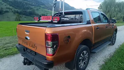 Ford Ranger Wildtrak 2.3 Diesel — Pick-up robuste 4x4, capacité de remorquage 3,5 tonnes — rear view