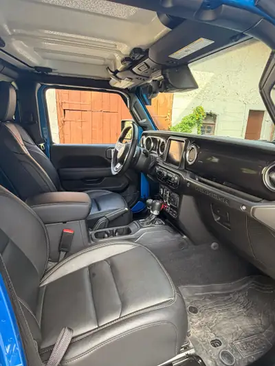Jeep Wrangler Rubicon 392 V8 — 481 ch brutes, 8 pneus tout-terrain, garantie incluse — interni