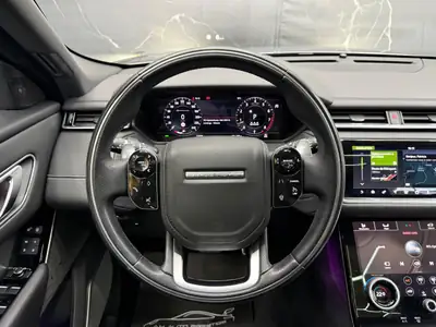 Range Rover Velar R-Dynamic P 300 SE — SUV premium tout-terrain, toit panoramique et équipements haut de gamme — Miniature 11