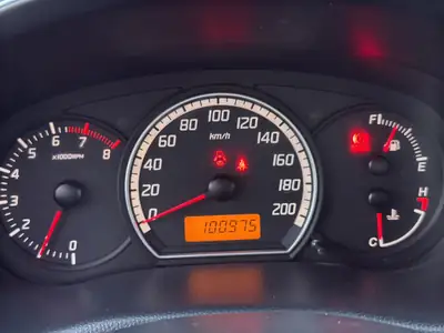 Suzuki Swift 1.3i 16V GL — Citadine fiable, climatisée et sans accident — Miniatura 11