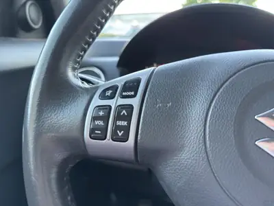 Suzuki Swift 1.3i 16V GL — Citadine fiable, climatisée et sans accident — Miniatura 21