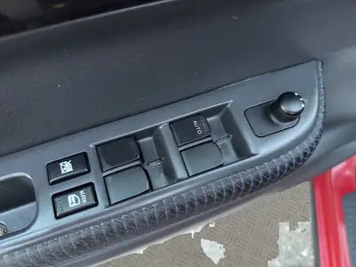 Suzuki Swift 1.3i 16V GL — Citadine fiable, climatisée et sans accident — Miniatura 20
