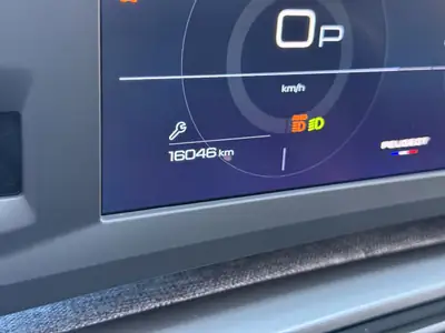 Peugeot 5008 145 Hybrid e-DCS6 — SUV 7 places écologique, très peu kilométré — Miniature 11