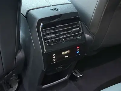 Peugeot 5008 145 Hybrid e-DCS6 — SUV 7 places écologique, très peu kilométré — Miniature 21