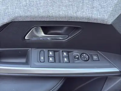 Peugeot 5008 145 Hybrid e-DCS6 — SUV 7 places écologique, très peu kilométré — Miniature 22