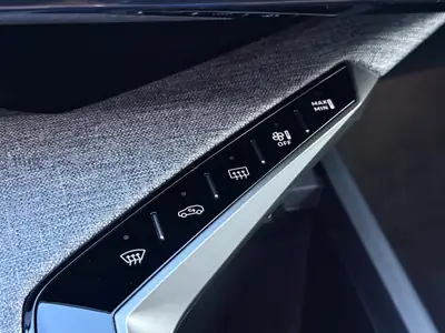 Peugeot 5008 145 Hybrid e-DCS6 — SUV 7 places écologique, très peu kilométré — Miniature 27