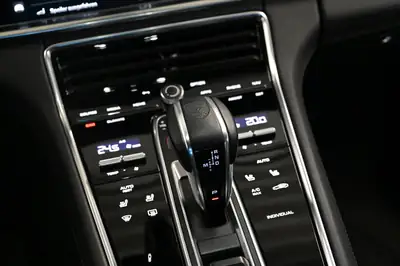Porsche Panamera 4 E-Hybrid PDK — Berline sportive hybride rechargeable, 45'000 km — Miniatur 18