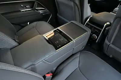 Range Rover D350 MHEV 2024 — Luxe hybride diesel, seulement 26 500 km — Miniature 22