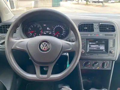 VW Polo 1.2 TSI 90 — Citadine économe, sans accident, 90 500 km — interni