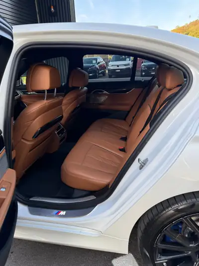 BMW 750i xDrive — Berline de luxe performante, entretien premium récent — Miniatur 7