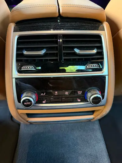 BMW 750i xDrive — Berline de luxe performante, entretien premium récent — Miniatur 8