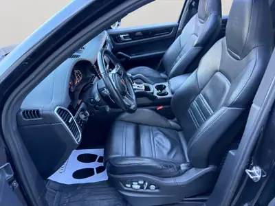 Porsche Cayenne 3.0 E-Hybrid — SUV hybride rechargeable, 462 ch et consommation réduite — tableau de bord