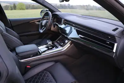 Audi SQ8 4.0 V8 TFSI — Coupé SUV de prestige, 507 ch, état quasi neuf — cruscotto