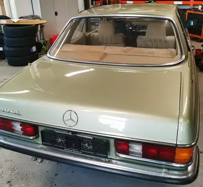 Mercedes-Benz 280 CE — Coupé classique 1978, 177 ch et charme rétro — Seitenansicht