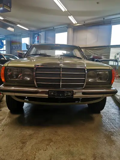 Mercedes-Benz 280 CE — Coupé classique 1978, 177 ch et charme rétro — Außenansicht