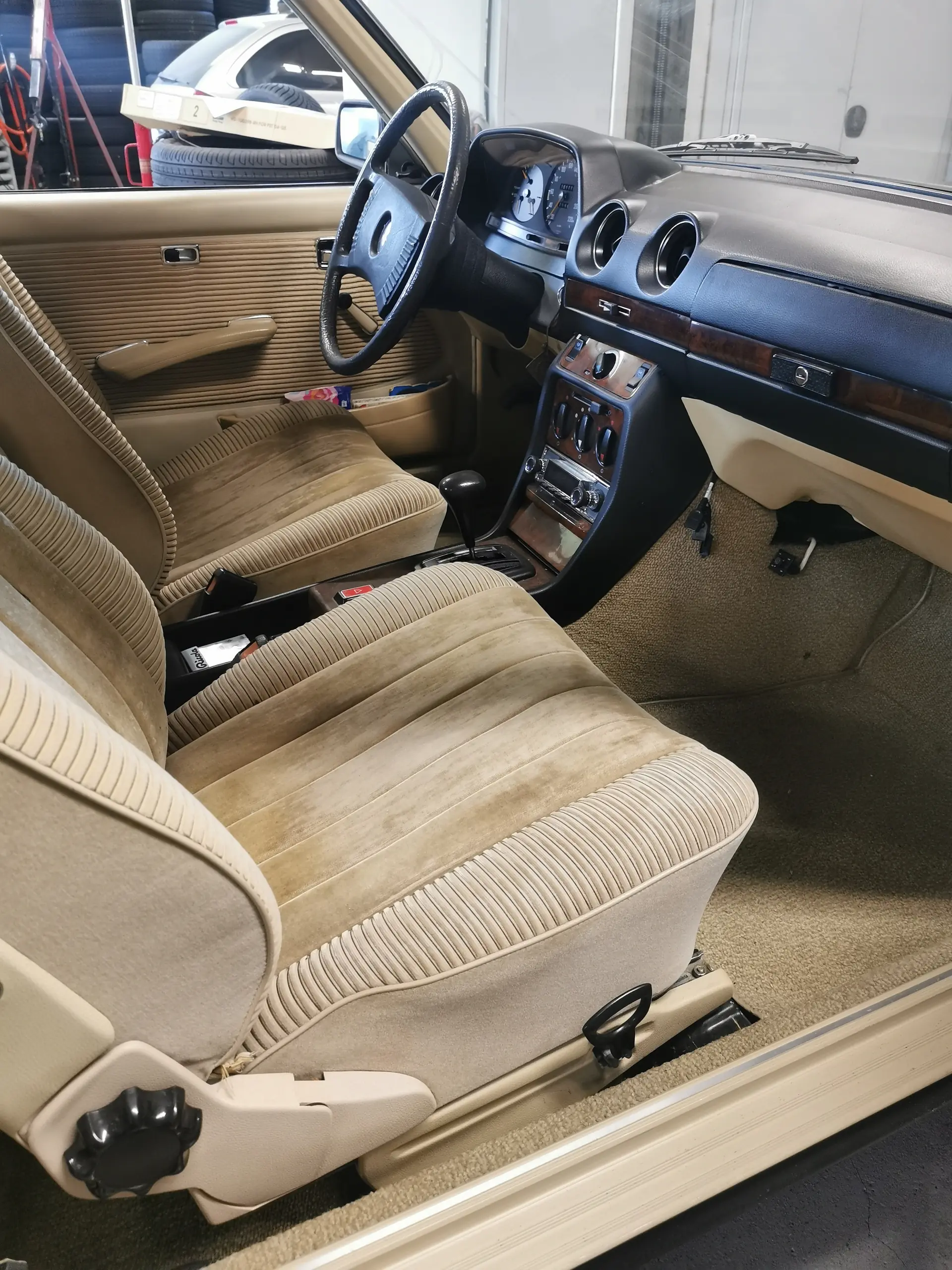 Mercedes-Benz 280 1978 occasion Reichenburg — 5