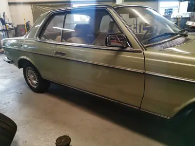 Mercedes-Benz 280 CE — Coupé classique 1978, 177 ch et charme rétro — Innenraum