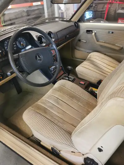 Mercedes-Benz 280 CE — Coupé classique 1978, 177 ch et charme rétro — Detail