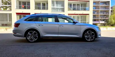 Škoda Superb 2.0 TDI 190 4×4 — Break premium, moteur éprouvé et traction intégrale — fianco