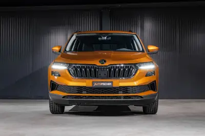 Skoda Karoq 1.5 TSI Fresh DSG — SUV compact fiable, faible kilométrage, garantie usine 5 ans — vista posteriore