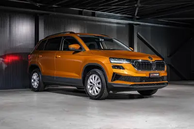 Skoda Karoq 1.5 TSI Fresh DSG — SUV compact fiable, faible kilométrage, garantie usine 5 ans — cruscotto