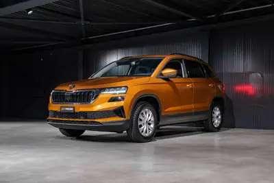 Skoda Karoq 1.5 TSI Fresh DSG — SUV compact fiable, faible kilométrage, garantie usine 5 ans — interni