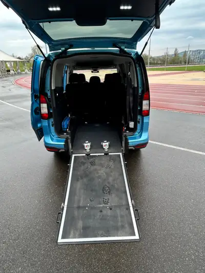 Ford Tourneo Connect 2.0 EcoBlue 102 Active — Monospace polyvalent, diesel efficace — détail