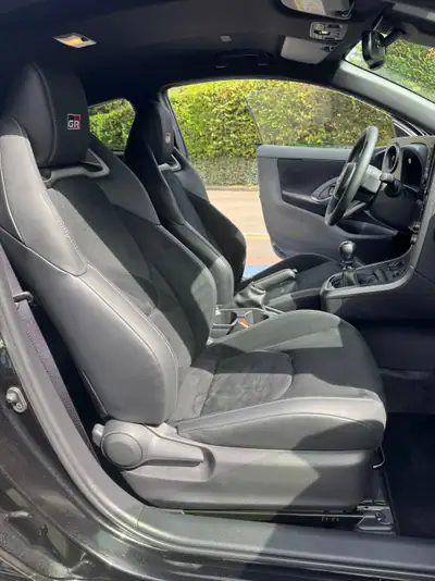 Toyota GR Yaris 1.6 Turbo Sport 4x4 — Performance 280 ch, 4 roues motrices, faible kilométrage — Thumbnail 9