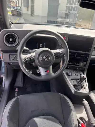 Toyota GR Yaris 1.6 Turbo Sport 4x4 — Performance 280 ch, 4 roues motrices, faible kilométrage — Thumbnail 8