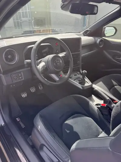 Toyota GR Yaris 1.6 Turbo Sport 4x4 — Performance 280 ch, 4 roues motrices, faible kilométrage — Thumbnail 7