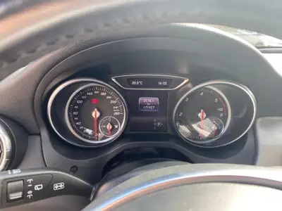 Mercedes-Benz CLA 200 d 4MATIC — Berline compacte diesel, équipement AMG et traction intégrale — détail