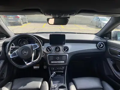 Mercedes-Benz CLA 200 d 4MATIC — Berline compacte diesel, équipement AMG et traction intégrale — tableau de bord