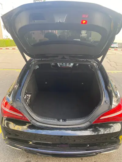 Mercedes-Benz CLA 200 d 4MATIC — Berline compacte diesel, équipement AMG et traction intégrale — intérieur