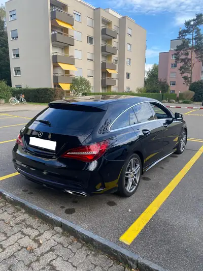 Mercedes-Benz CLA 200 d 4MATIC — Berline compacte diesel, équipement AMG et traction intégrale — Miniature 8