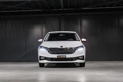 Skoda Fabia 1.0 TSI Top Selection DSG — Citadine agile, garantie 5 ans, très peu de km — vista posteriore