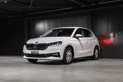 Skoda Fabia 1.0 TSI Top Selection DSG — Citadine agile, garantie 5 ans, très peu de km — interni