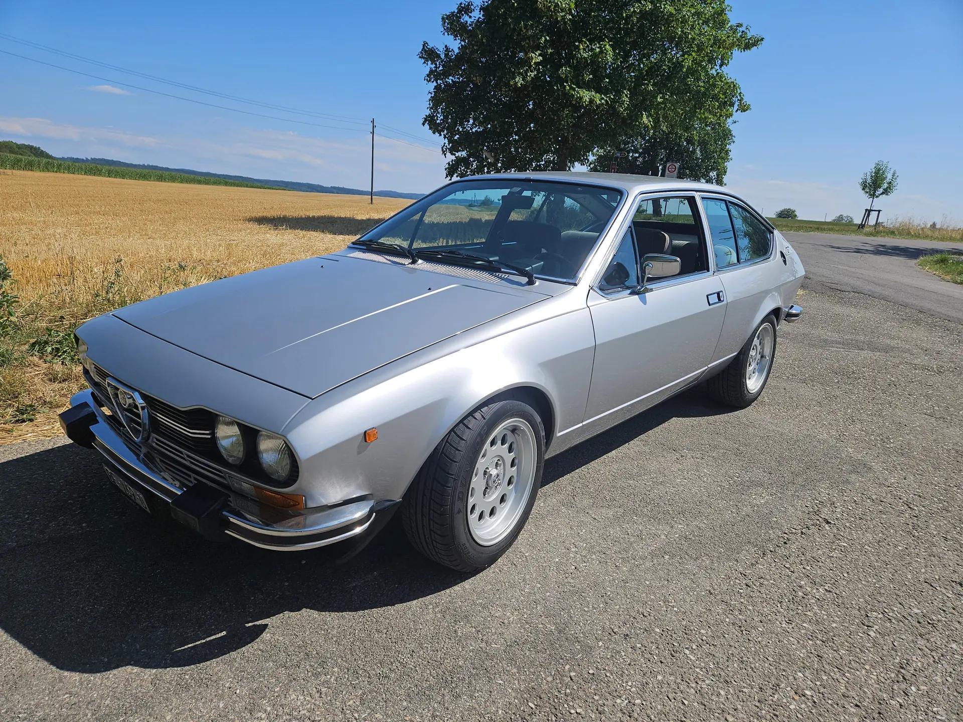 Alfa Romeo Alfetta GTV 2.0 — Coupé sportif vintage 1978 optimisé, sans accident