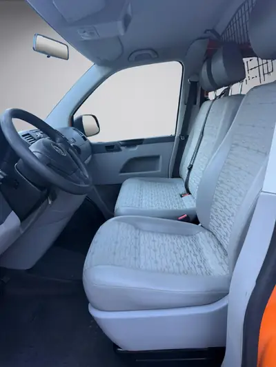 VW T5 2.0 TDI DSG — Utilitaire polyvalent, entretien complet, seulement 57'250 km — Miniature 11