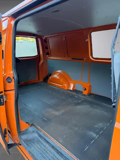 VW T5 2.0 TDI DSG — Utilitaire polyvalent, entretien complet, seulement 57'250 km — Miniature 15